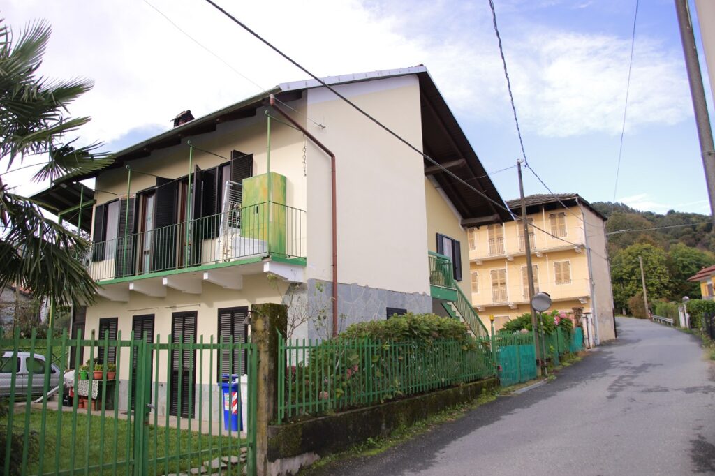 Casa indipendente con giardino in vendita in Giaveno